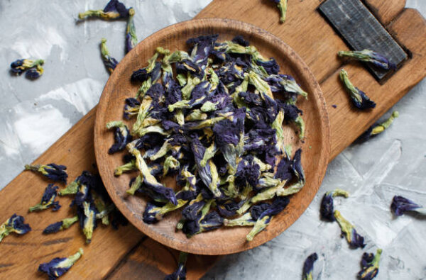 BIO Schmetterlingsblume blau, ganze Blüten — Butterfly Pea   50g - € 4,80 pro 25g